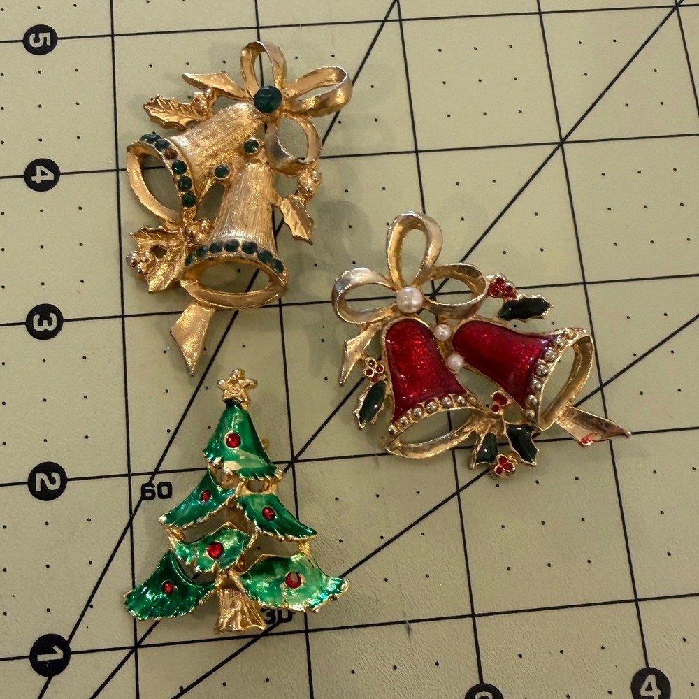 Vintage Christmas Brooch Lot 3pc Enamel Rhinestone Tree Gold Red Bells Pins - Picture 3 of 3